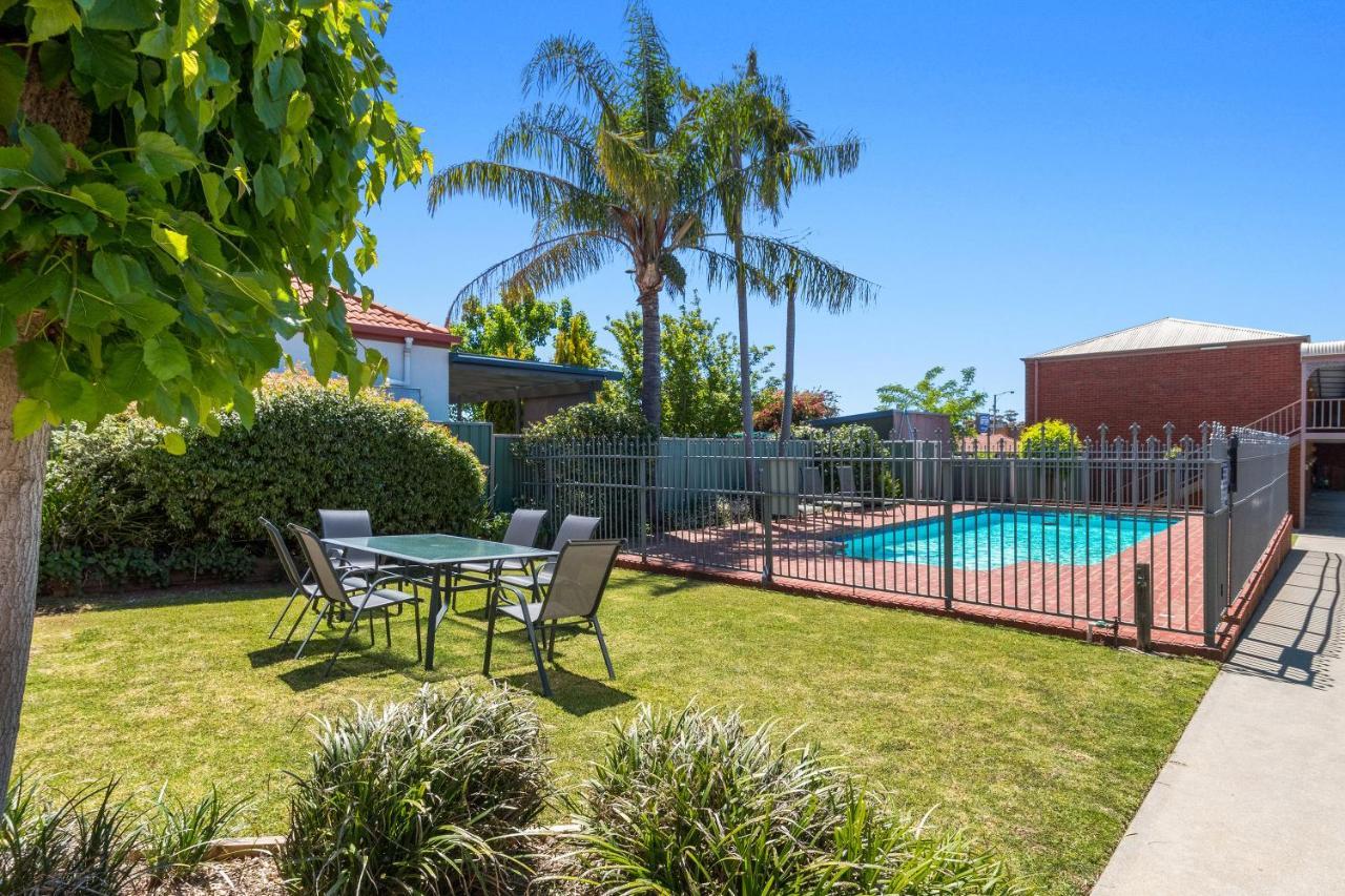 Burke And Wills Motor Inn Swan Hill Exteriör bild