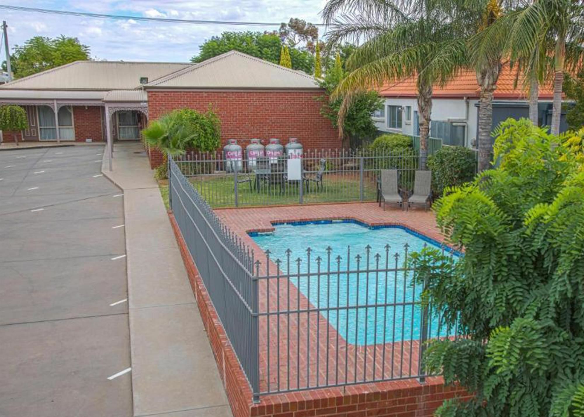 Burke And Wills Motor Inn Swan Hill Exteriör bild